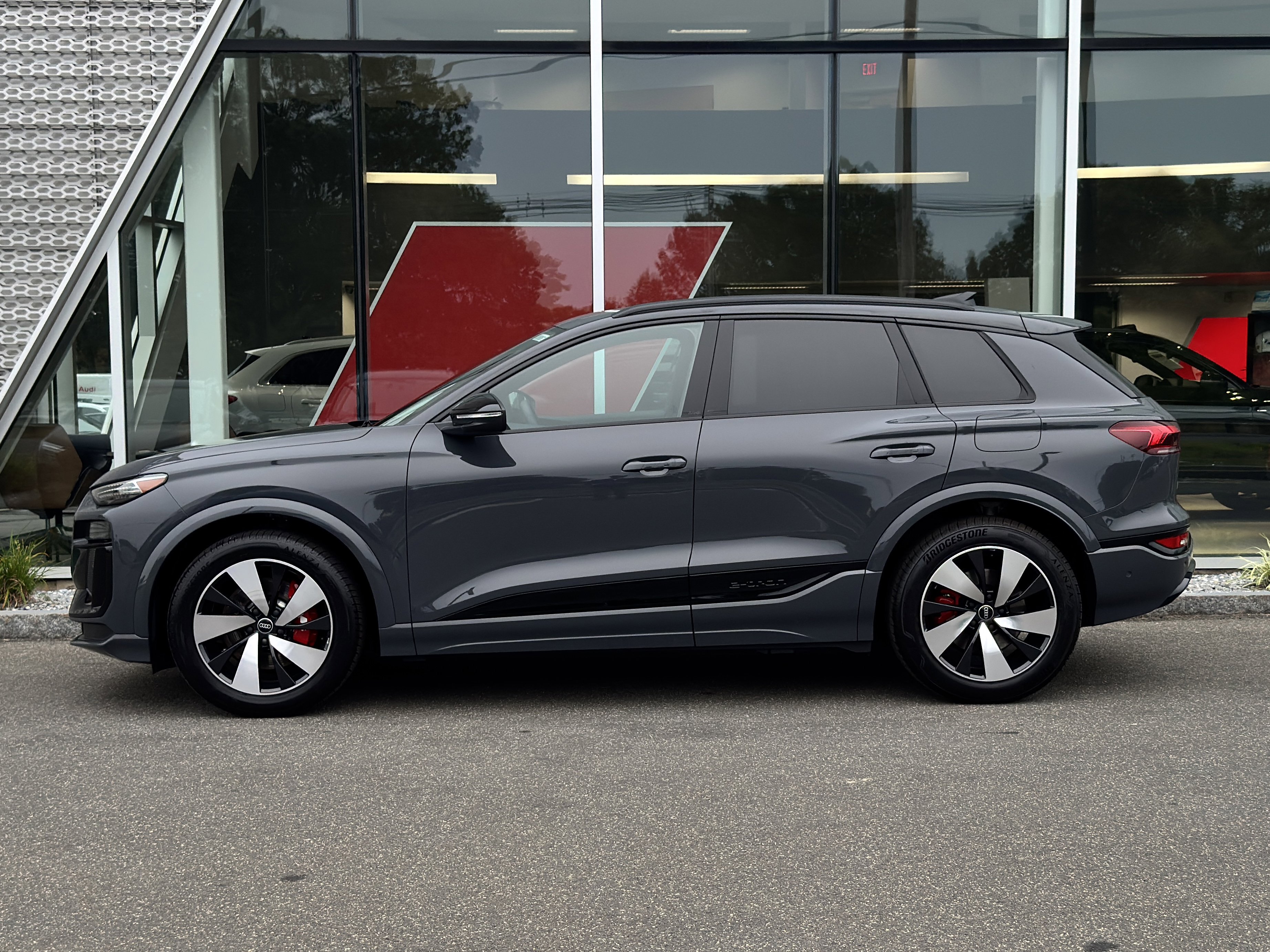 New 2025 Audi SQ6 e-tron Premium Plus image 2