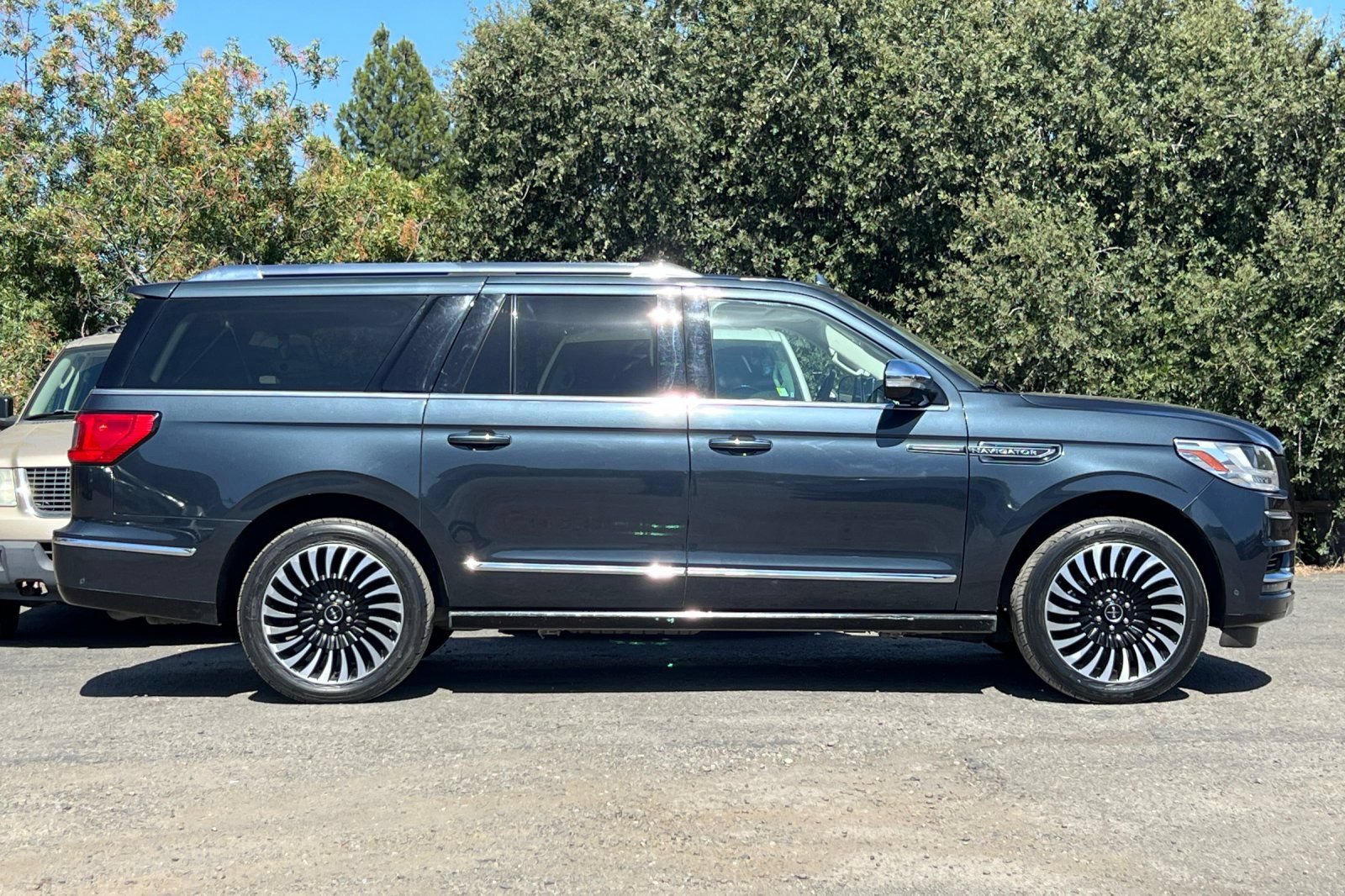 Used 2021 Lincoln Navigator L Black Label AWD/4WD image 3
