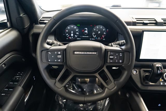 Used 2025 Land Rover Defender 110 V8 AWD/4WD image 15