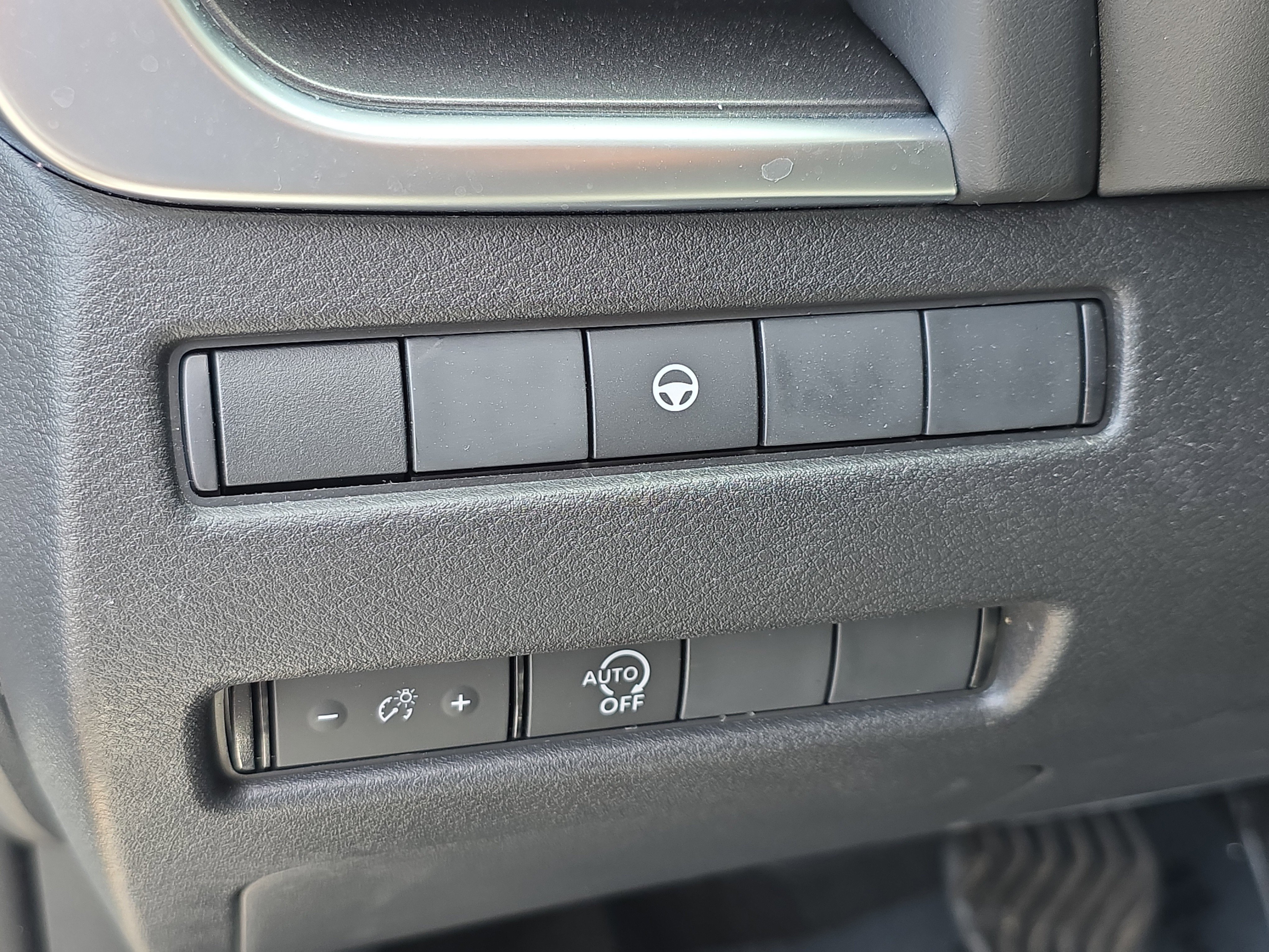 Used 2023 Nissan Rogue SV image 26