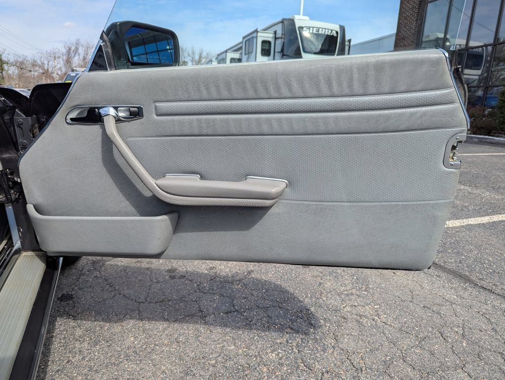Used 1987 Mercedes-Benz 560 SL image 32