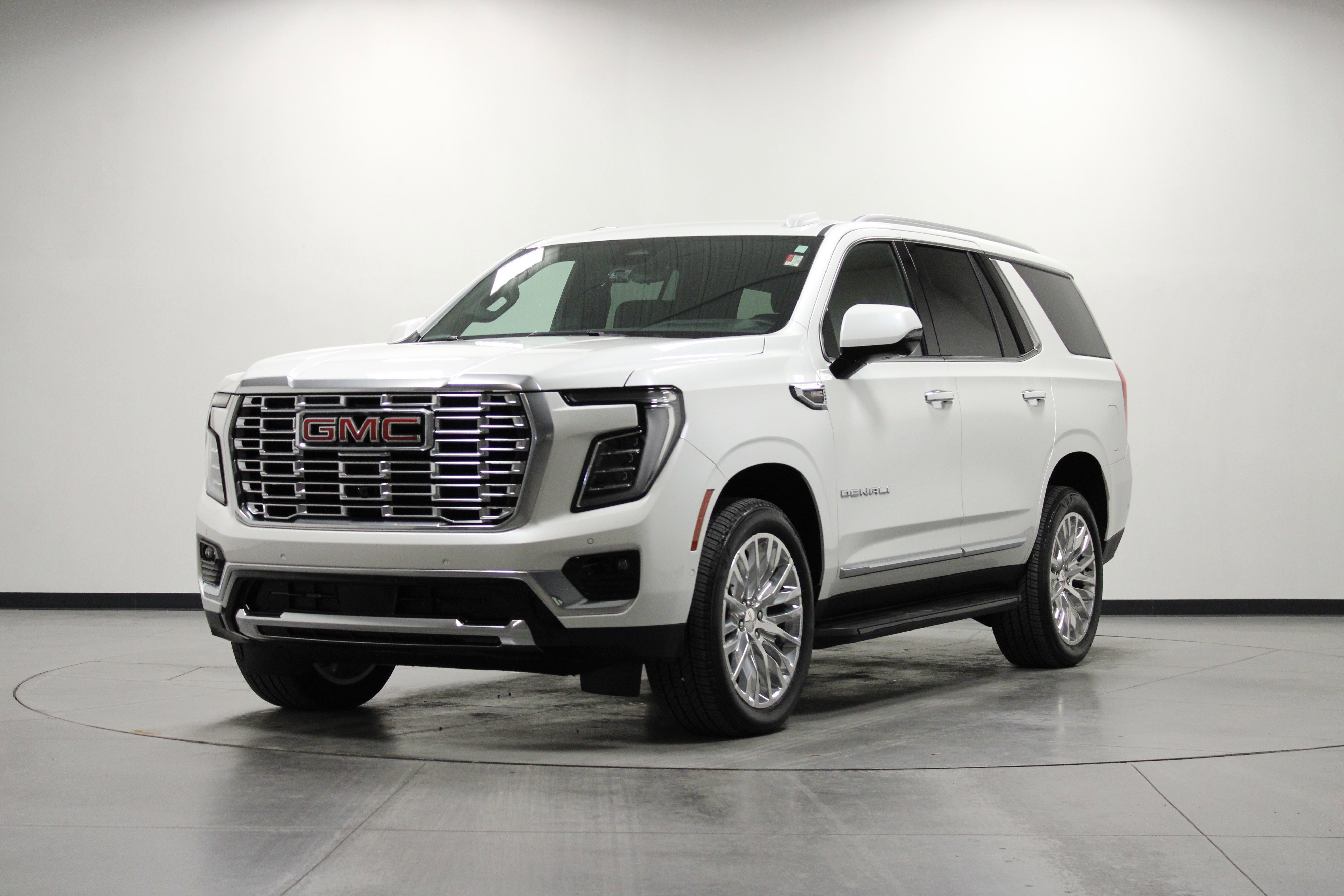 Used 2025 GMC Yukon Denali w/ Advanced Technology Package image 8