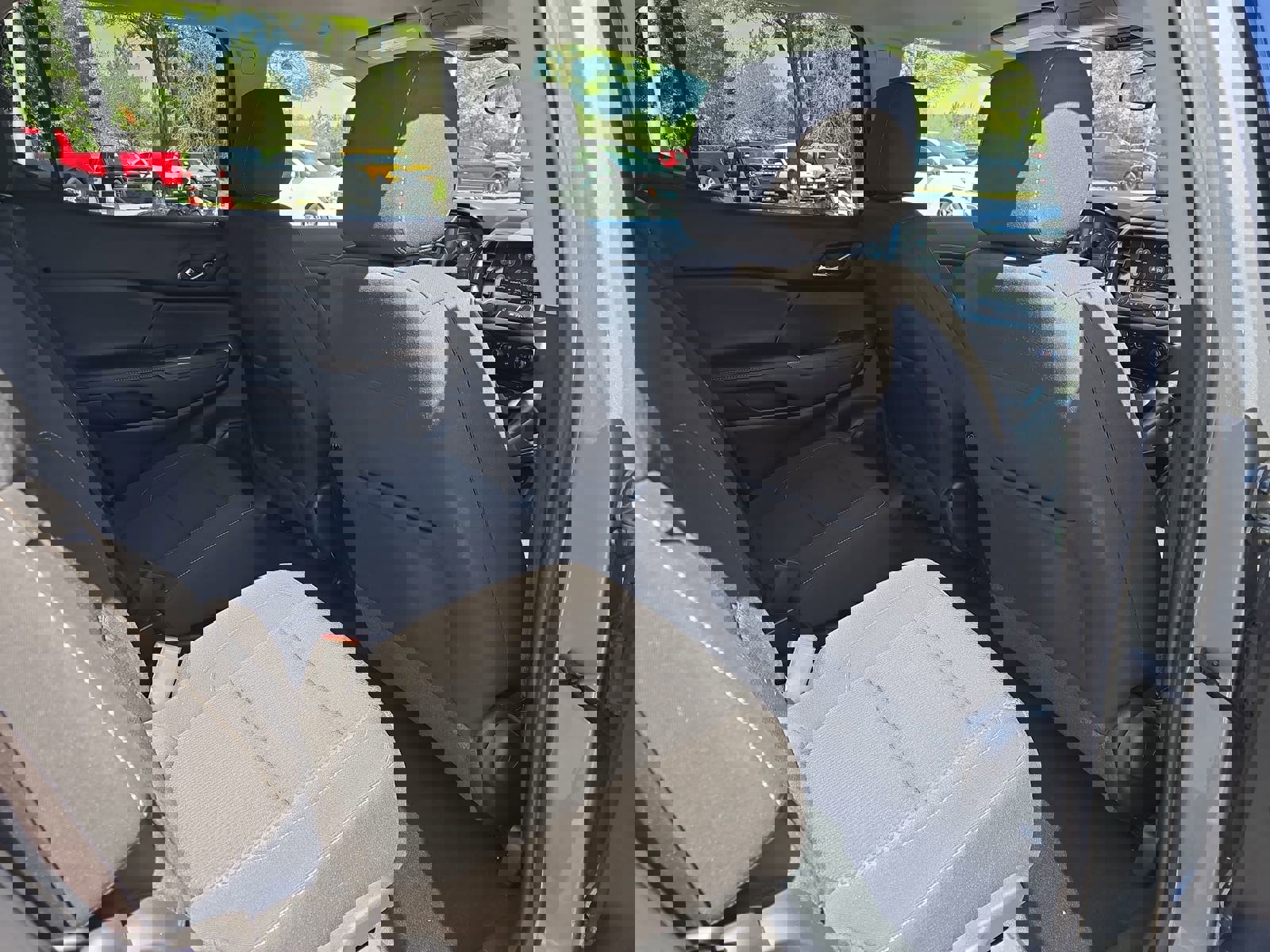 Used 2023 GMC Acadia SLE w/ Driver Convenience Package image 12