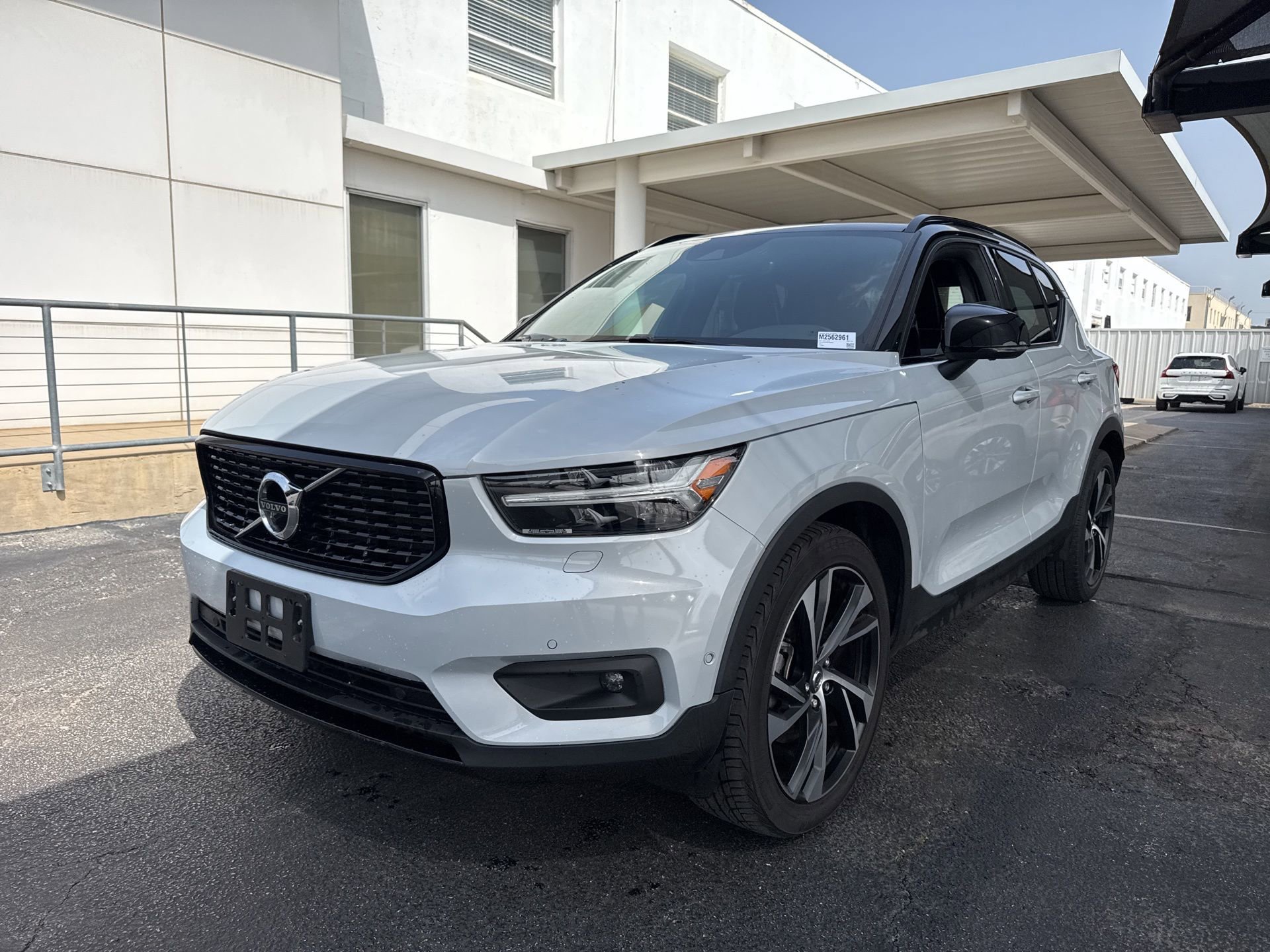 Used 2021 Volvo XC40 T5 R-Design w/ Advanced Package AWD/4WD image 1