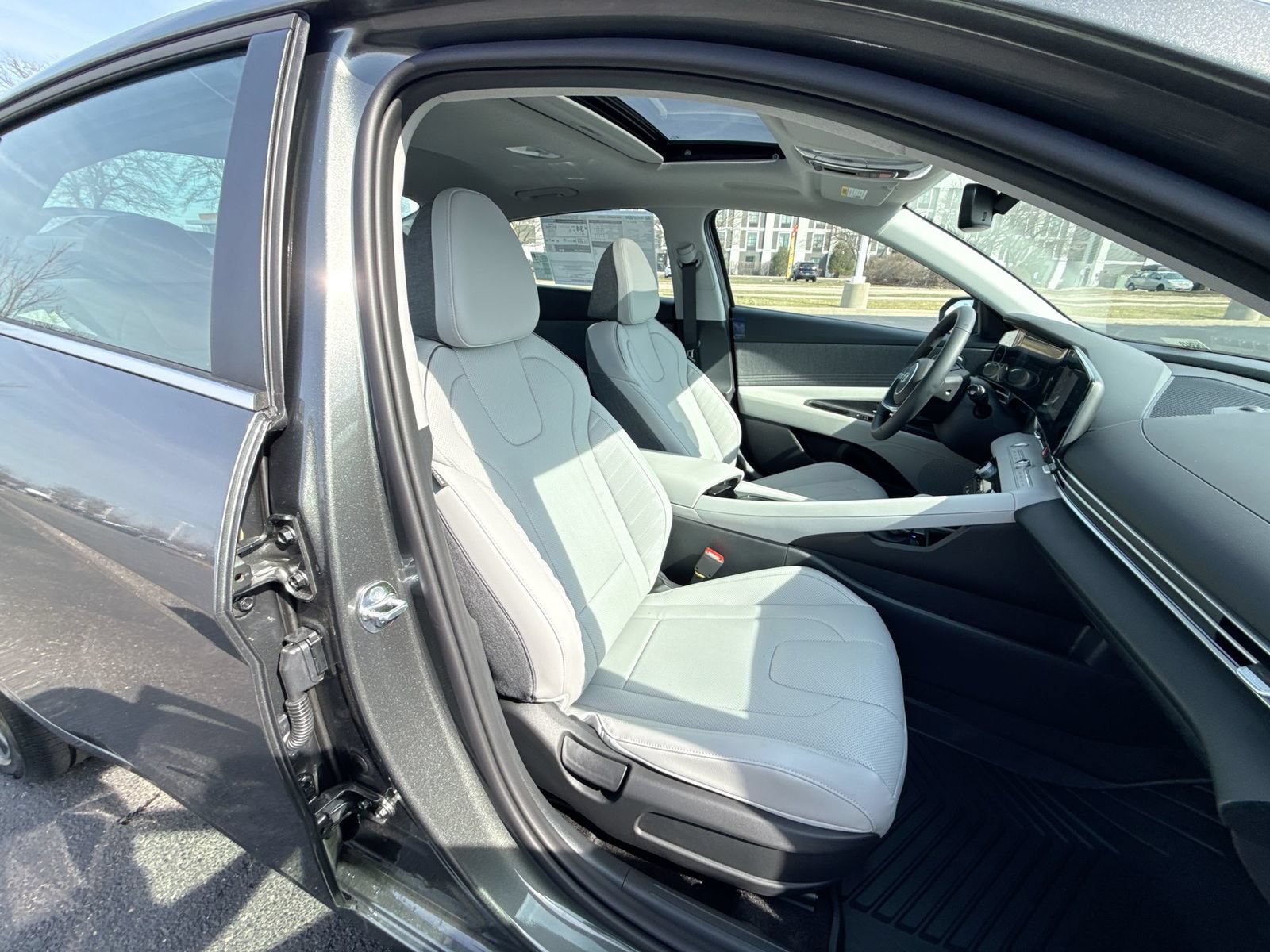 Used 2026 Hyundai Elantra Limited FWD image 28