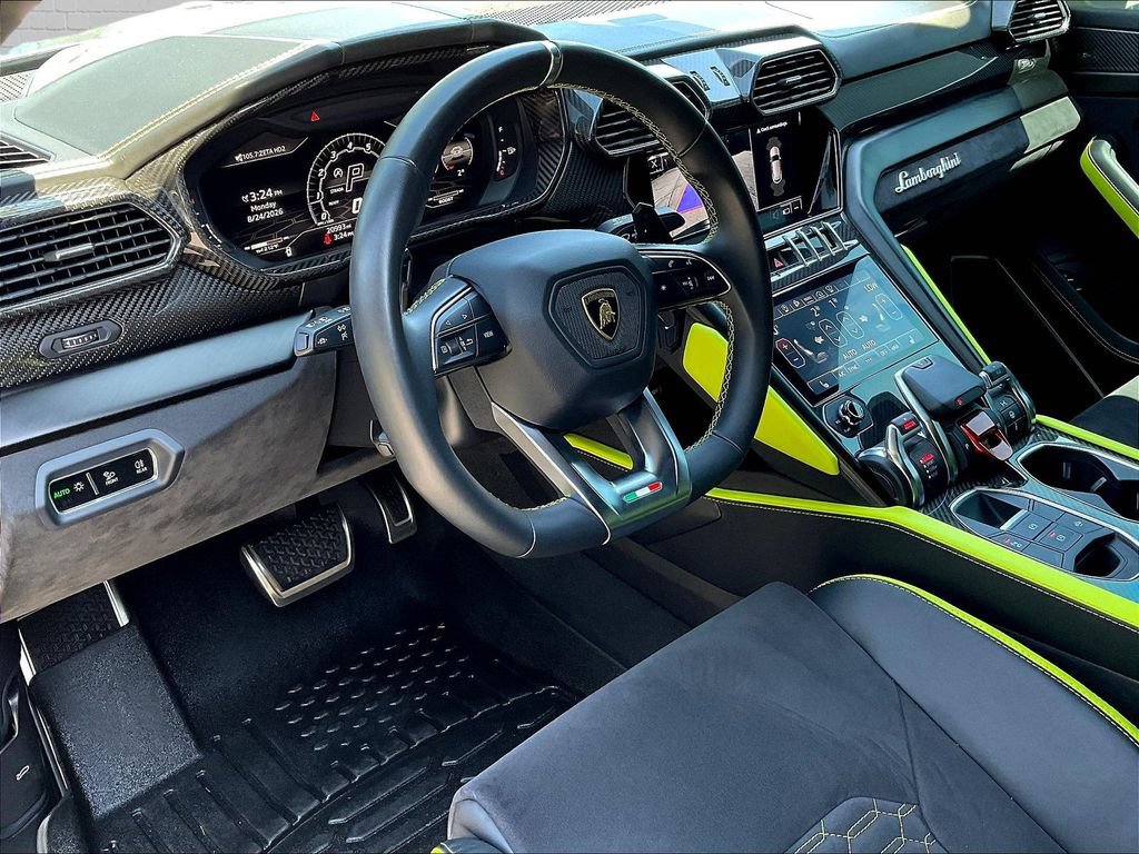 Used 2022 Lamborghini Urus AWD/4WD image 16