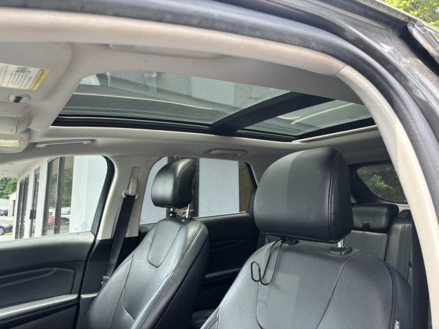 Used 2017 Ford Edge Titanium w/ Equipment Group 301A FWD image 9