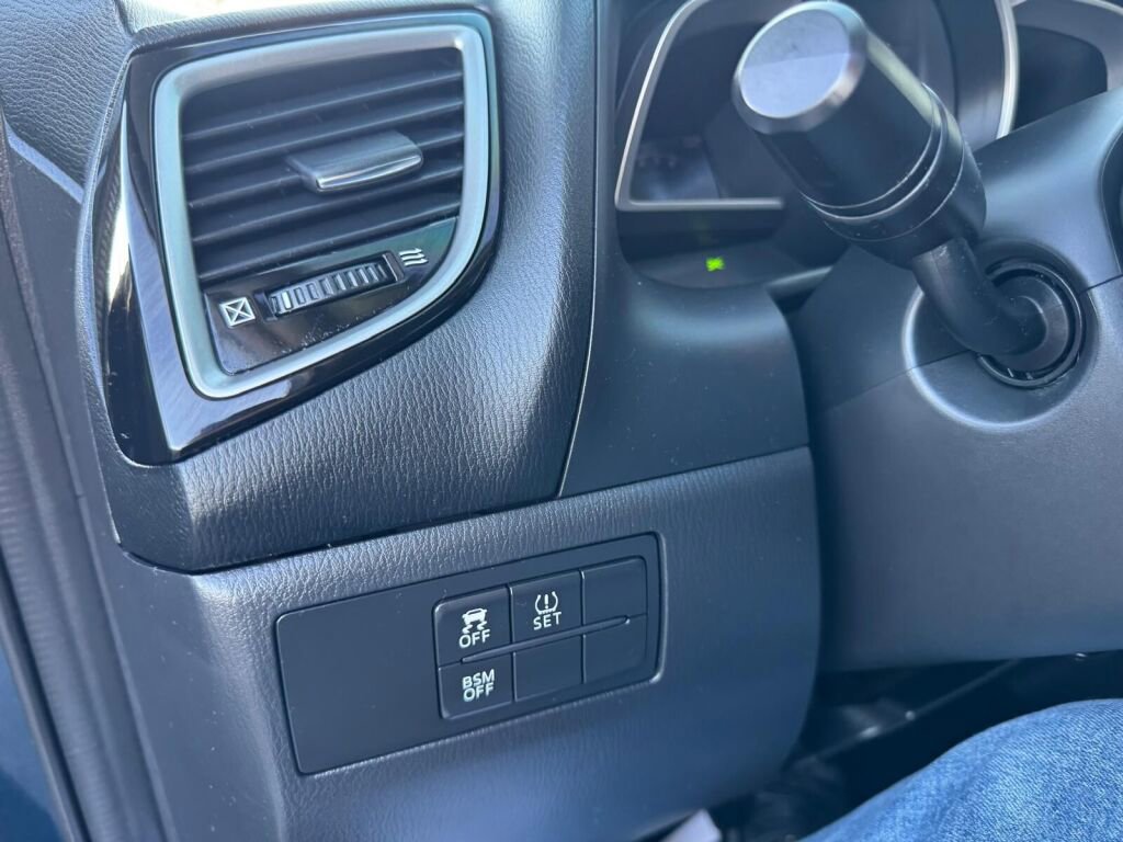 Used 2015 MAZDA MAZDA3 i Touring w/ Technology Package image 19