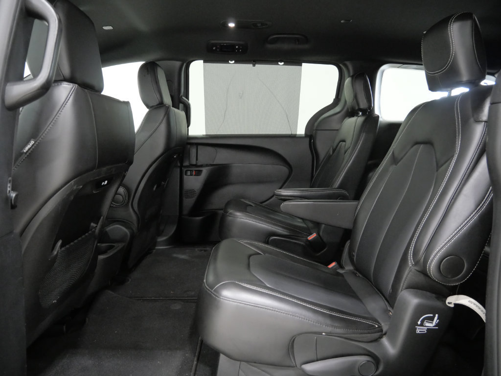 Used 2025 Chrysler Pacifica Select FWD image 23