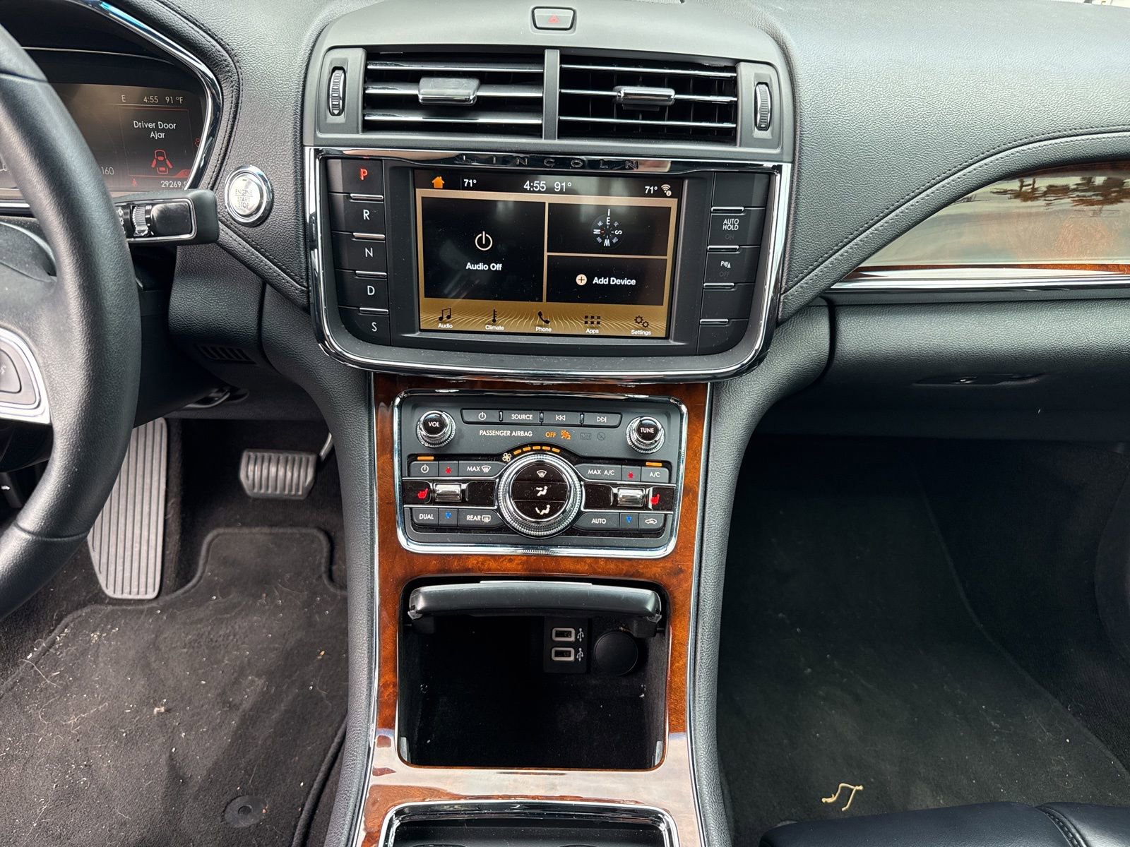 Used 2019 Lincoln Continental Premiere image 21