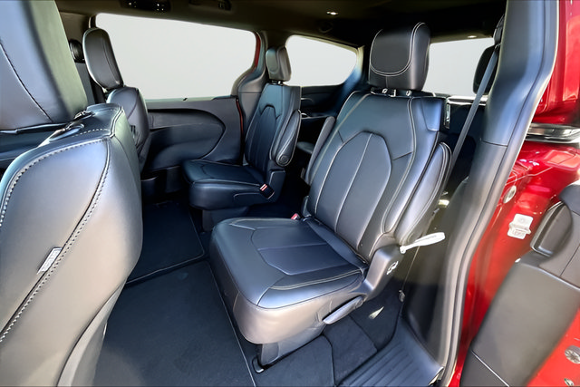 New 2026 Chrysler Pacifica Select FWD image 15