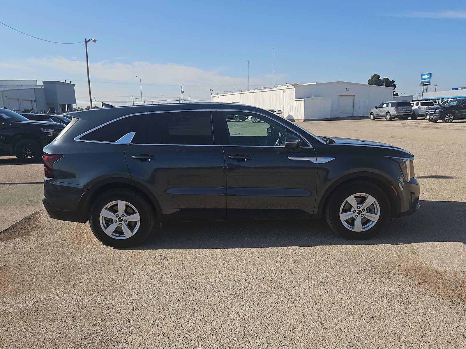 Used 2024 Kia Sorento LX FWD image 9
