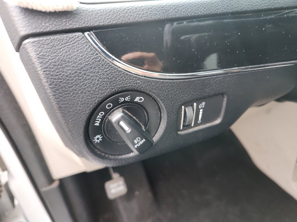 Used 2019 Dodge Grand Caravan SXT FWD image 19
