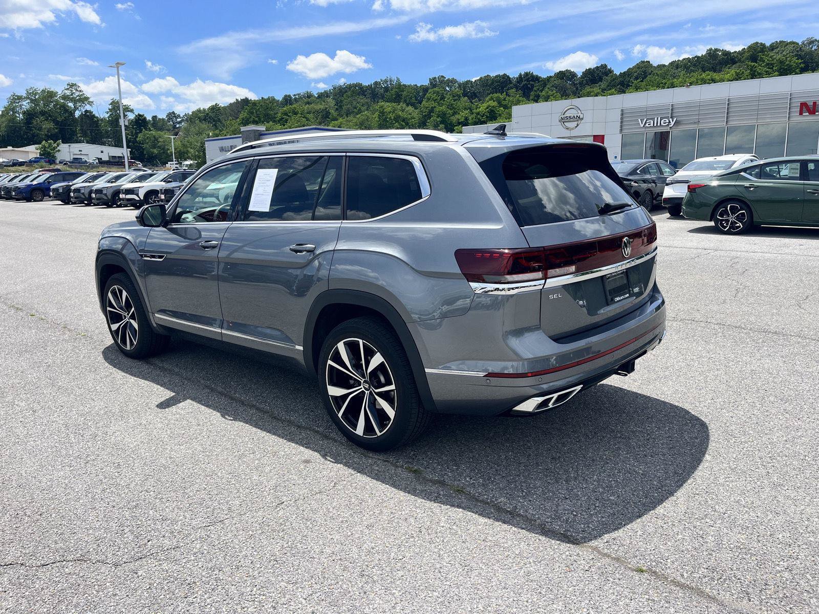 Used 2024 Volkswagen Atlas SEL Premium R-Line AWD/4WD image 5