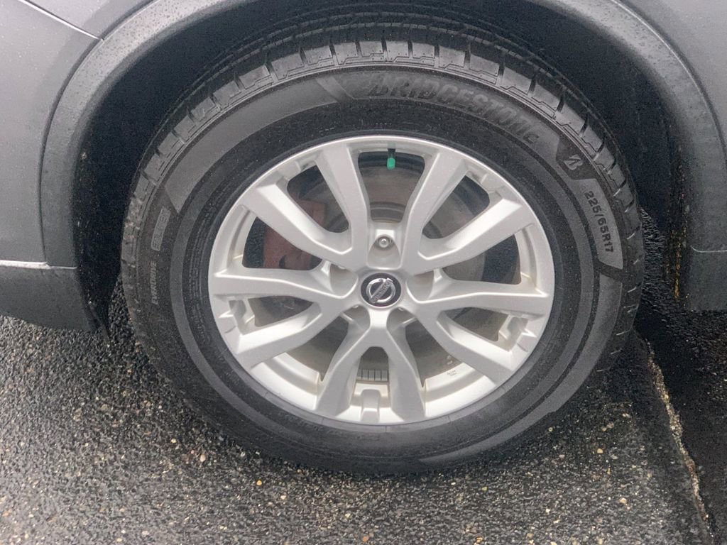 Used 2018 Nissan Rogue SV image 9