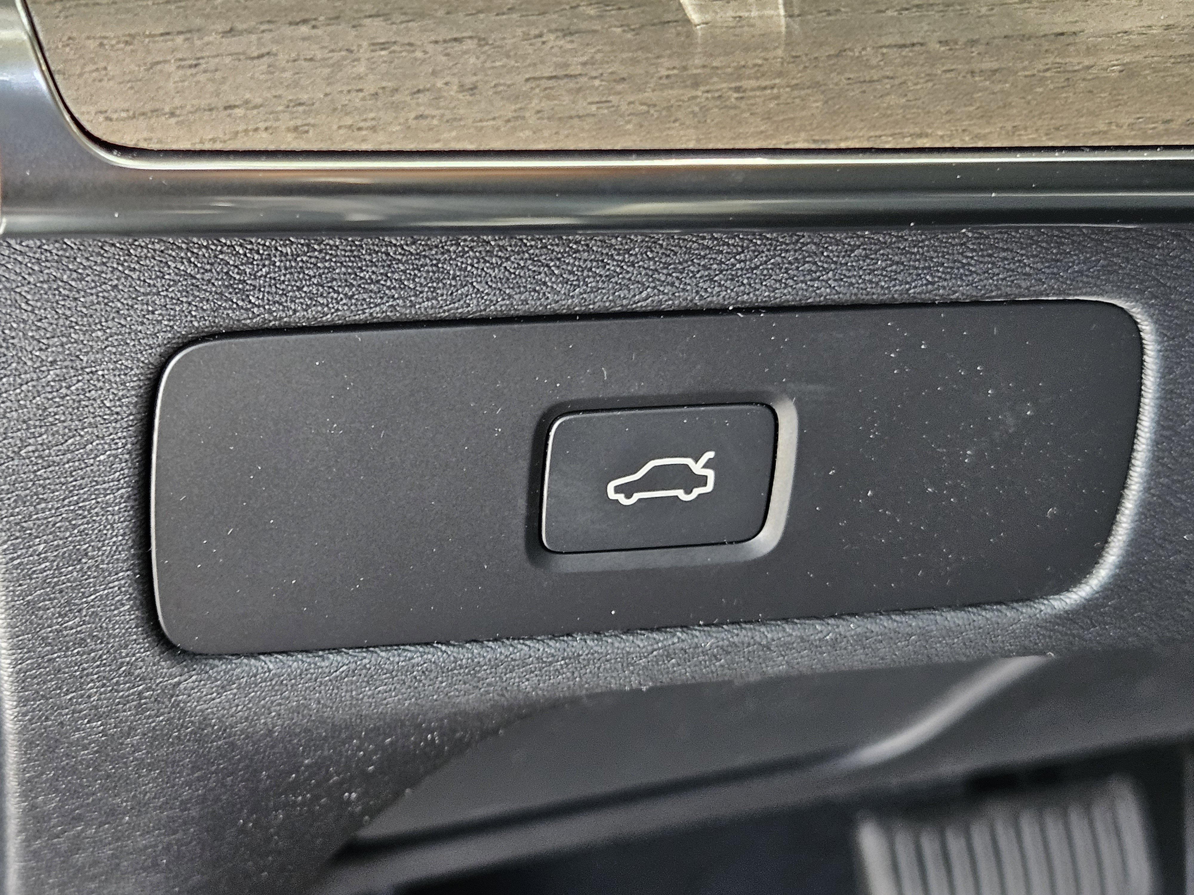 New 2026 Volvo XC90 B5 Core w/ Protection Package image 23