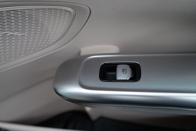 Used 2025 Mercedes-Benz C 300 4MATIC Sedan image 53