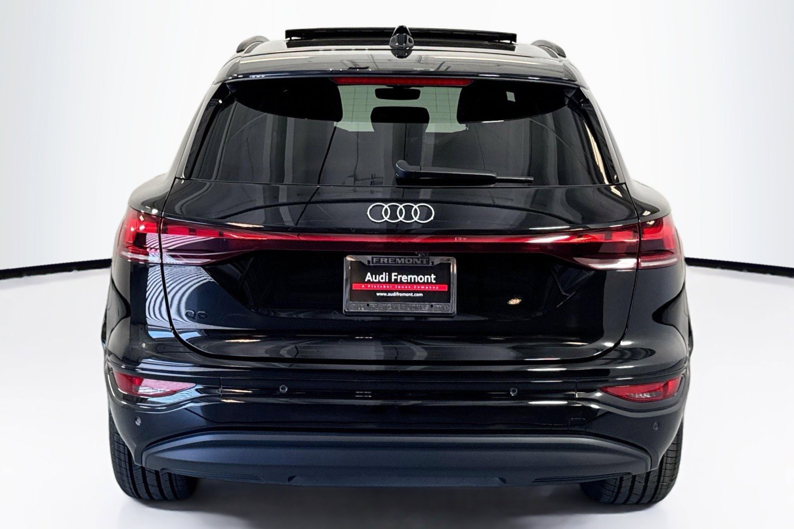 Used 2025 Audi Q6 e-tron Premium w/ Convenience Package image 6