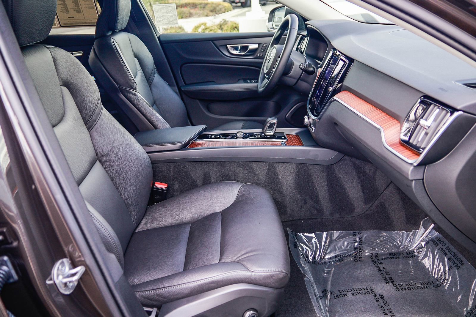 Used 2025 Volvo V60 B5 Cross Country Plus image 48