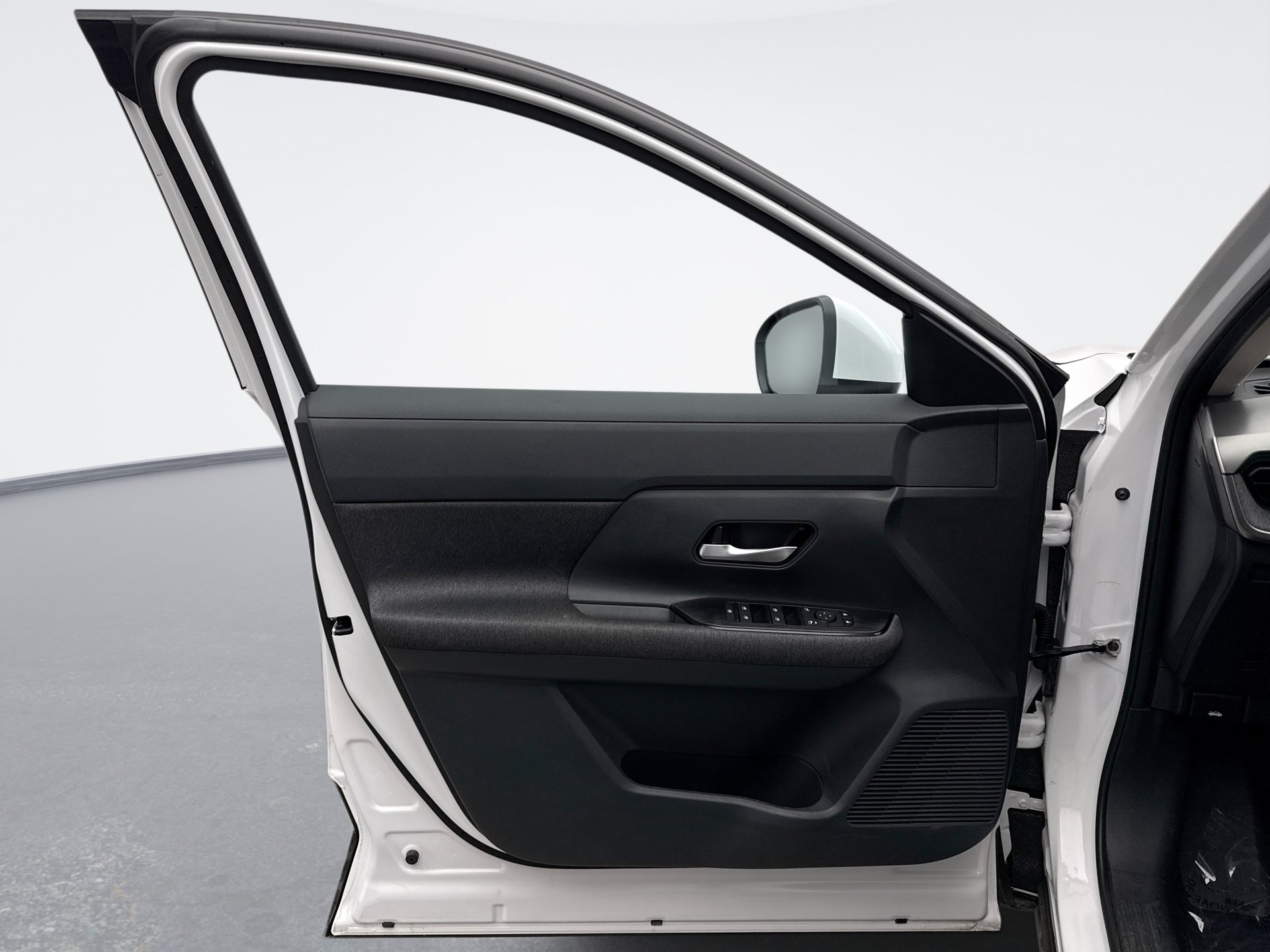 Used 2025 Nissan Kicks SV AWD/4WD image 9