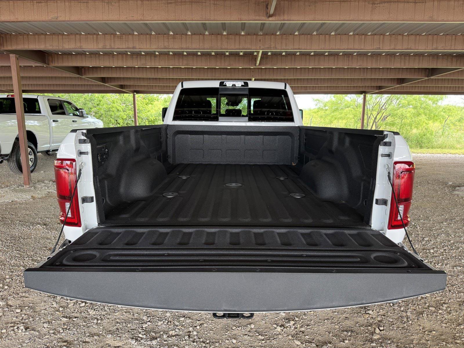 Used 2026 RAM 3500 Longhorn AWD/4WD image 37