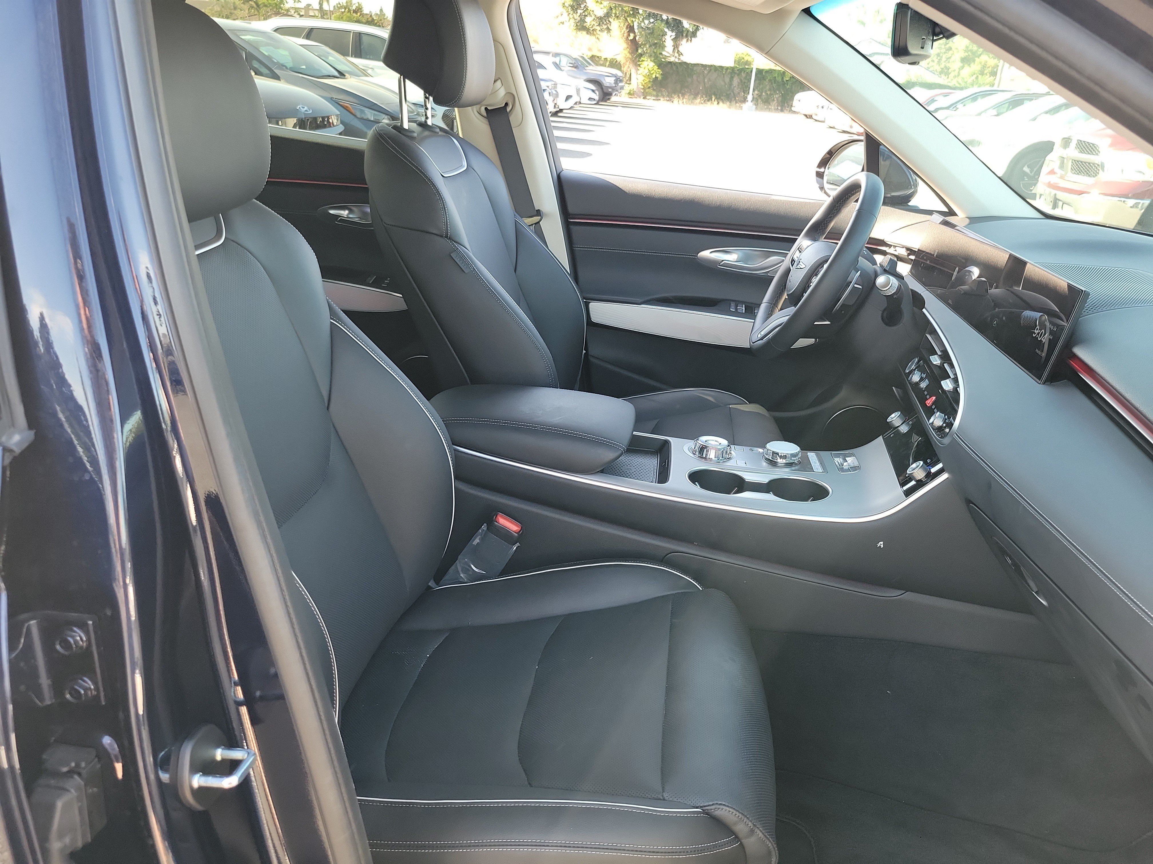 Certified 2026 Genesis GV70 2.5T Advanced AWD/4WD image 22