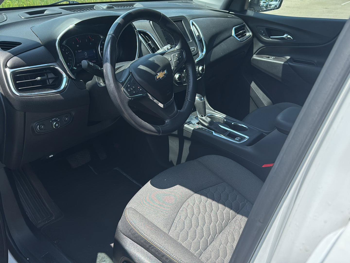 Used 2020 Chevrolet Equinox LT w/ Driver Convenience Package FWD image 11