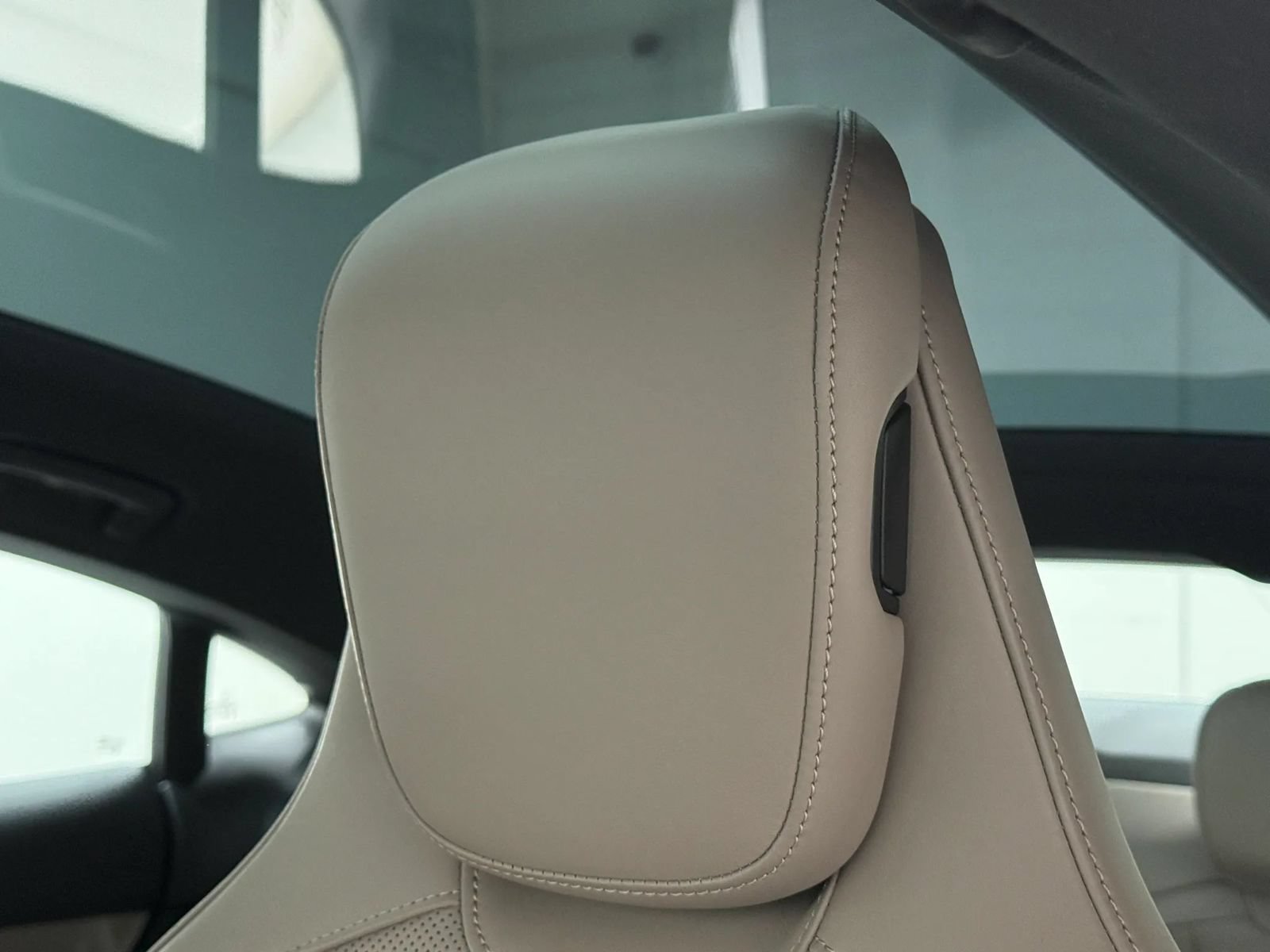 Used 2021 Porsche Taycan RWD image 18