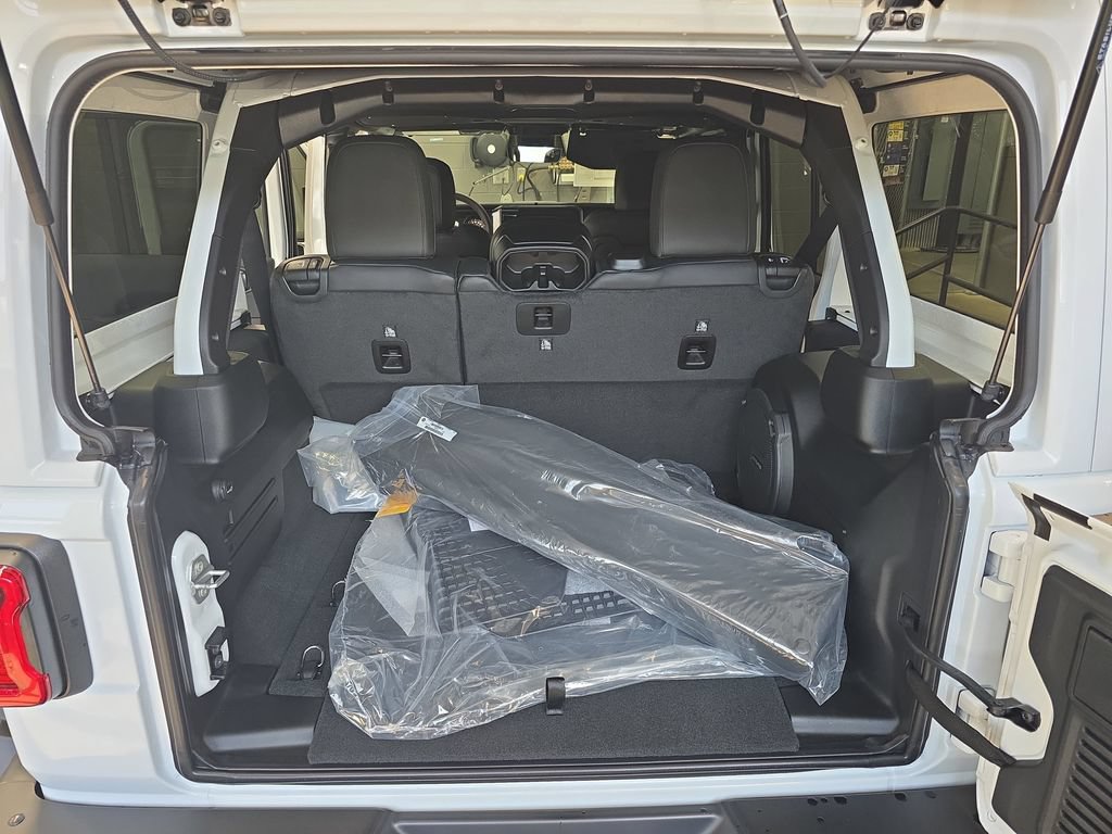 New 2026 Jeep Wrangler Unlimited Rubicon AWD/4WD image 13