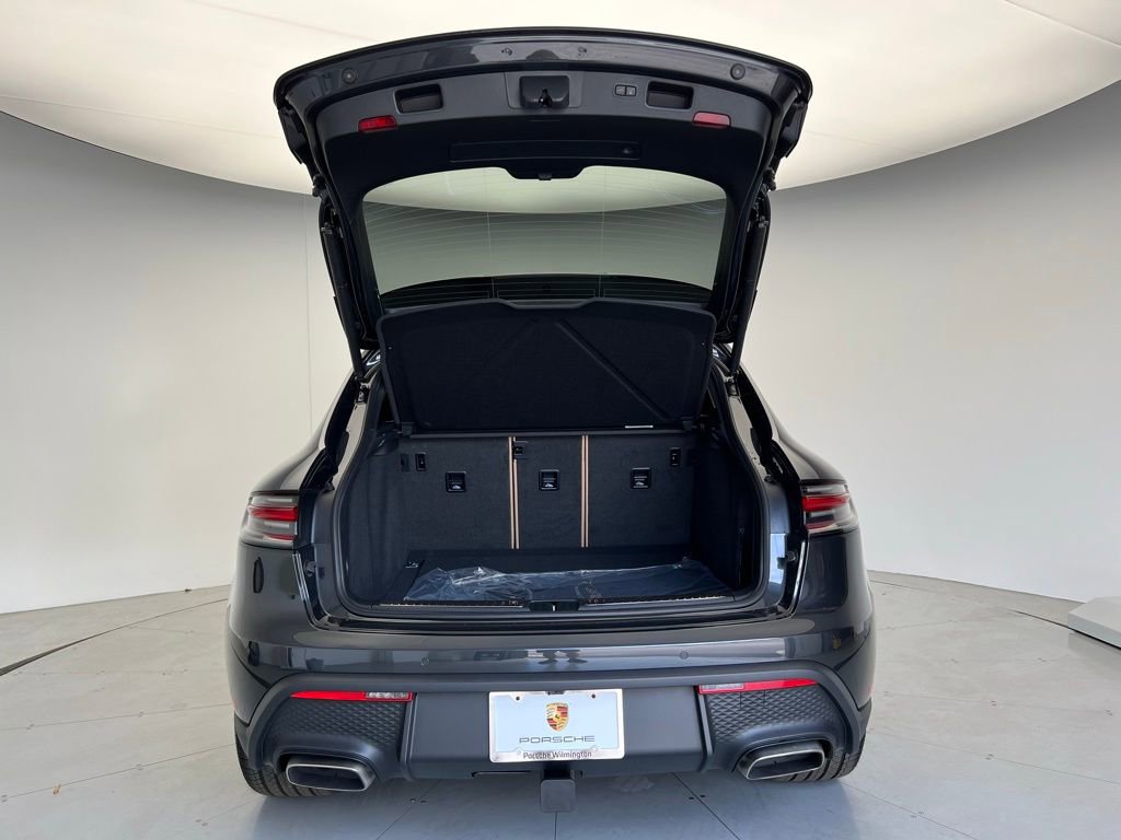 Used 2025 Porsche Macan image 20