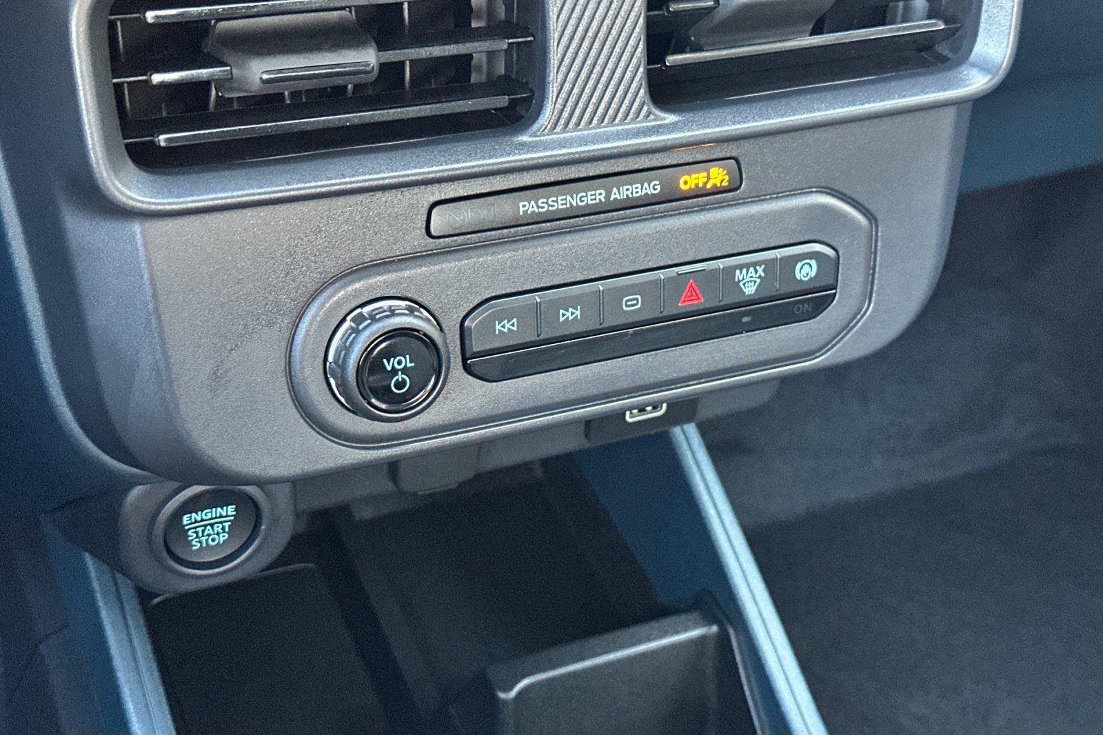 New 2025 Ford Maverick XLT w/ Black Appearance Package image 19