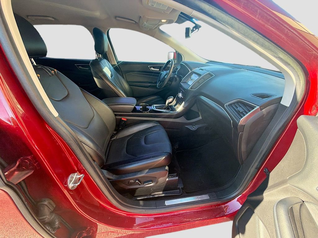 Used 2017 Ford Edge Titanium w/ Technology Package FWD image 16