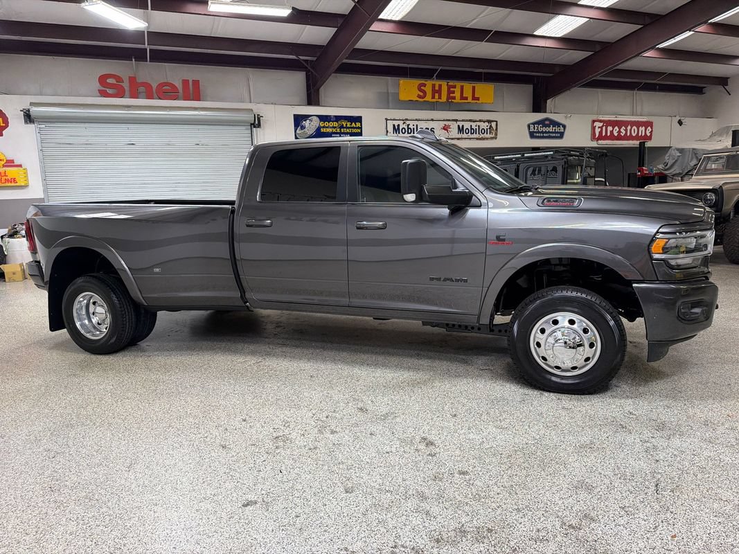Used 2022 RAM 3500 Laramie w/ Night Edition AWD/4WD image 10