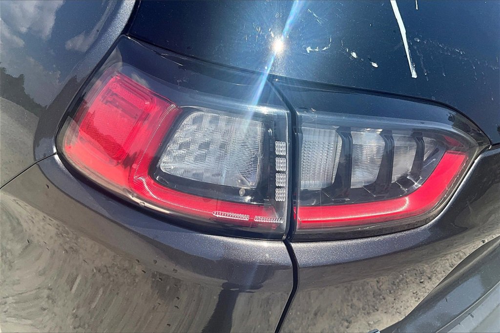 Used 2021 Jeep Cherokee Limited image 23