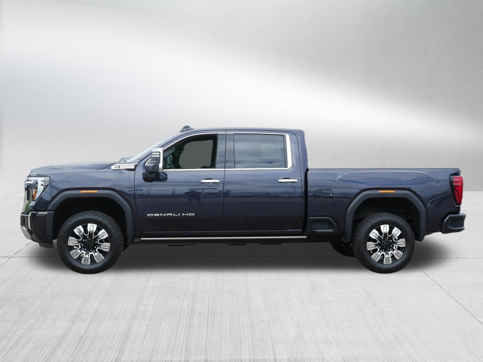 Used 2025 GMC Sierra 3500 Denali w/ Denali Reserve Package AWD/4WD image 4