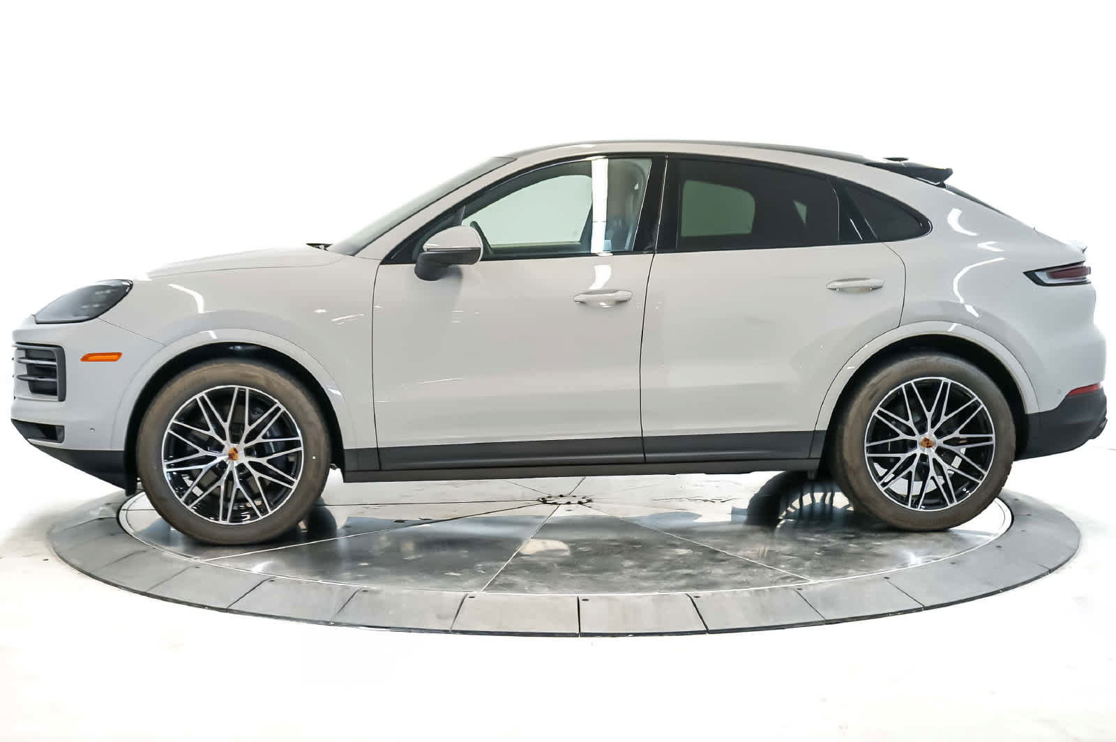 Certified 2026 Porsche Cayenne Coupe AWD/4WD image 2