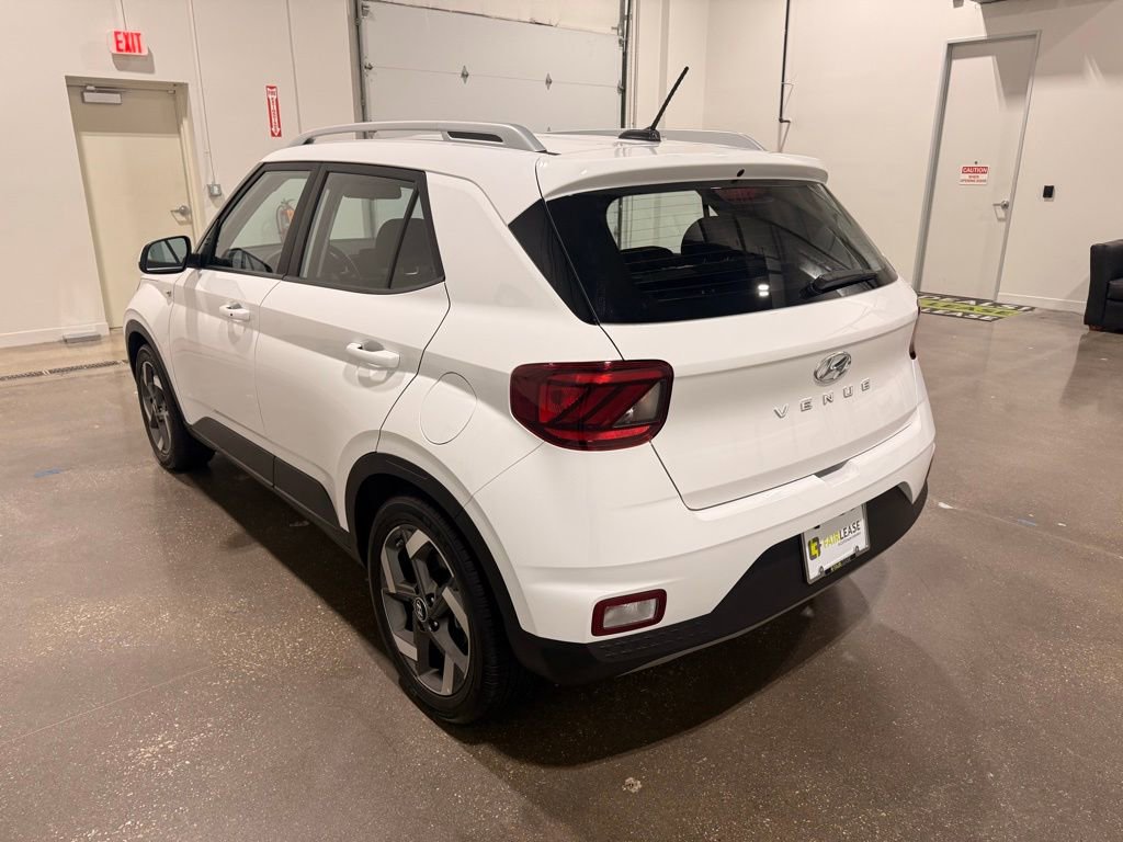 Used 2025 Hyundai Venue SEL FWD image 7