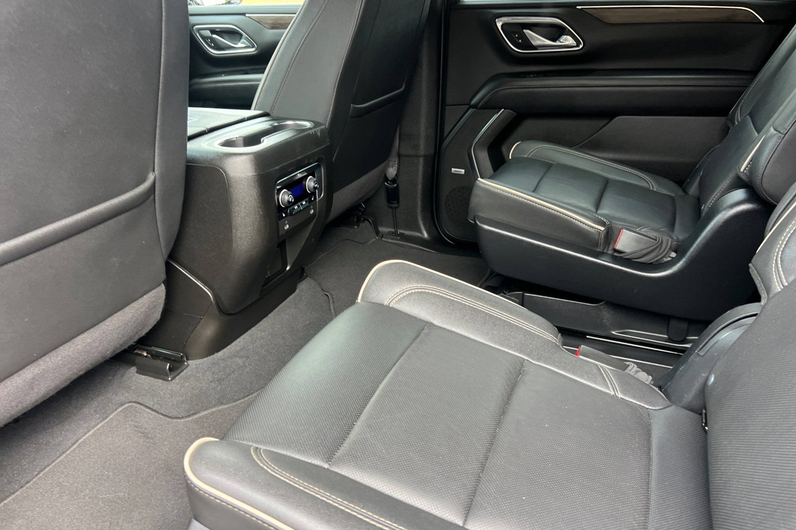 Used 2023 Chevrolet Suburban Premier AWD/4WD image 12