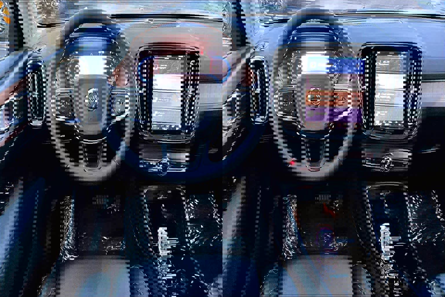 Certified 2024 Volvo XC40 B5 Plus w/ Protection Package Premier image 5