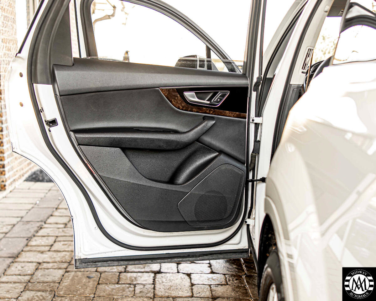 Used 2017 Audi Q7 3.0T Premium Plus image 36