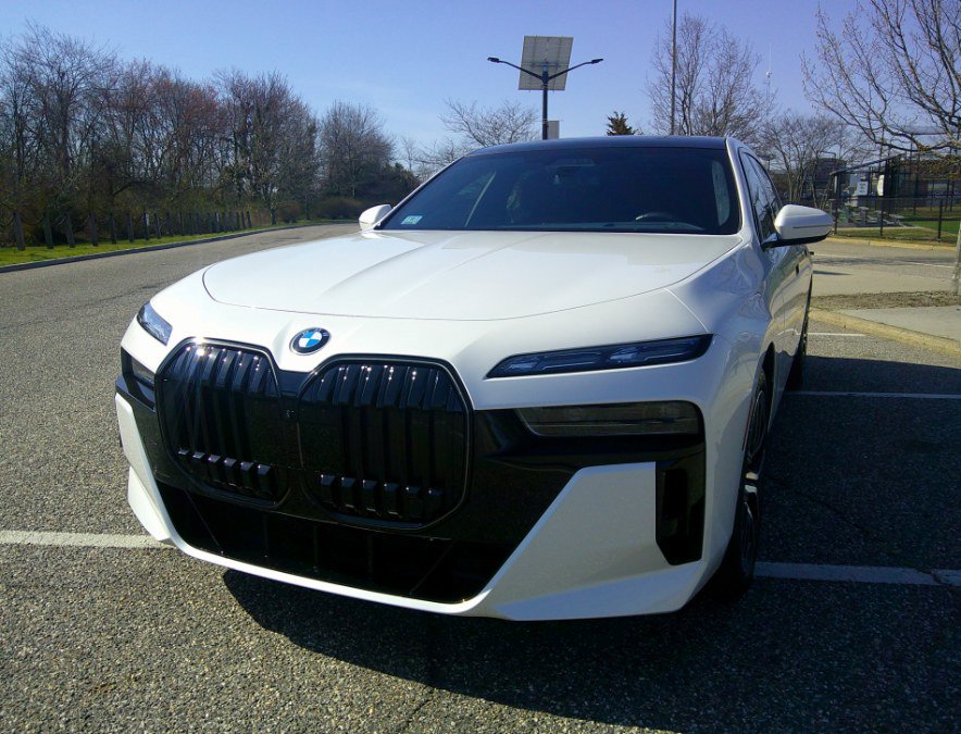 Used 2025 BMW 760i xDrive w/ Executive Package AWD/4WD image 25