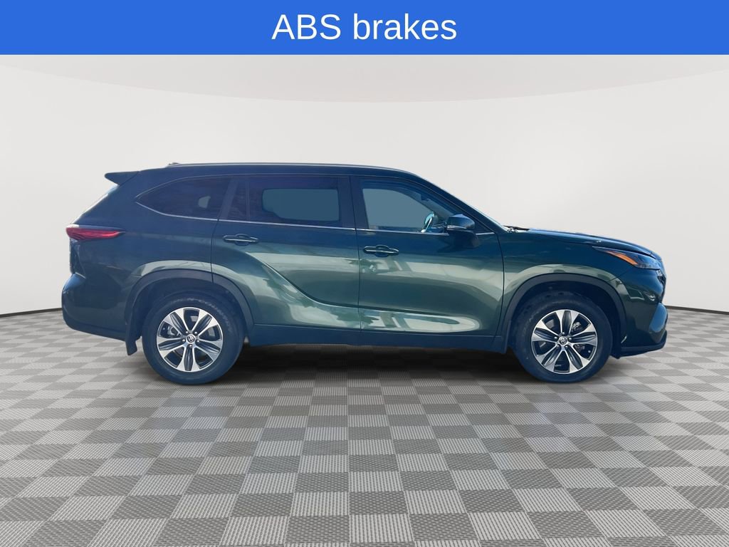 Used 2023 Toyota Highlander XLE image 7