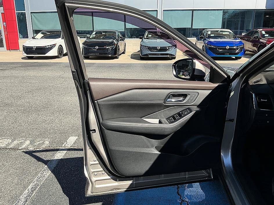 Certified 2022 Nissan Rogue SL w/ SL Premium Package FWD image 11