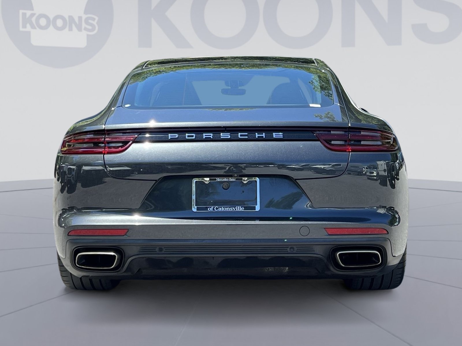Used 2018 Porsche Panamera RWD image 10