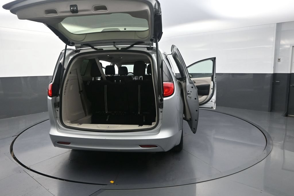 Used 2022 Chrysler Voyager LX FWD image 36