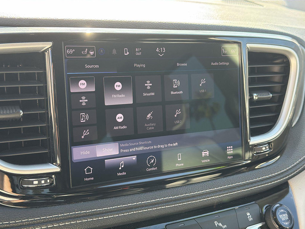 Used 2023 Chrysler Pacifica Touring-L FWD image 12