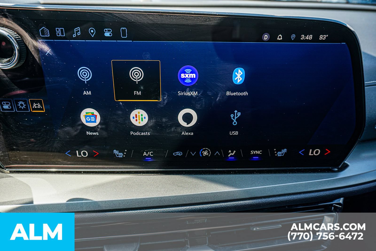 Used 2025 Chevrolet Traverse LT FWD image 42