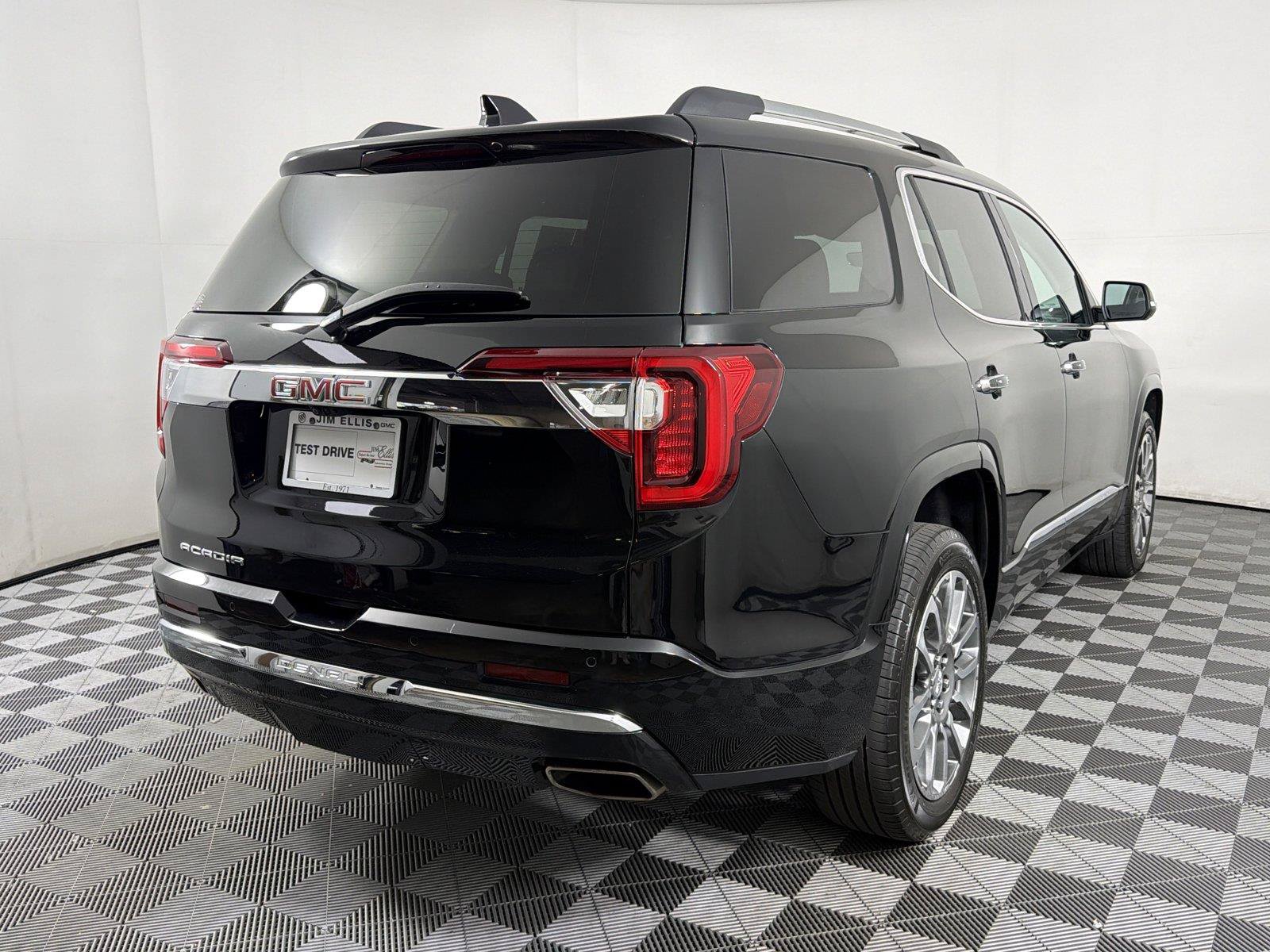 Certified 2023 GMC Acadia Denali w/ Denali Ultimate Package FWD image 6