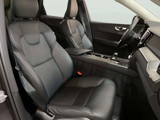 Used 2025 Volvo XC60 B5 Core AWD/4WD image 86