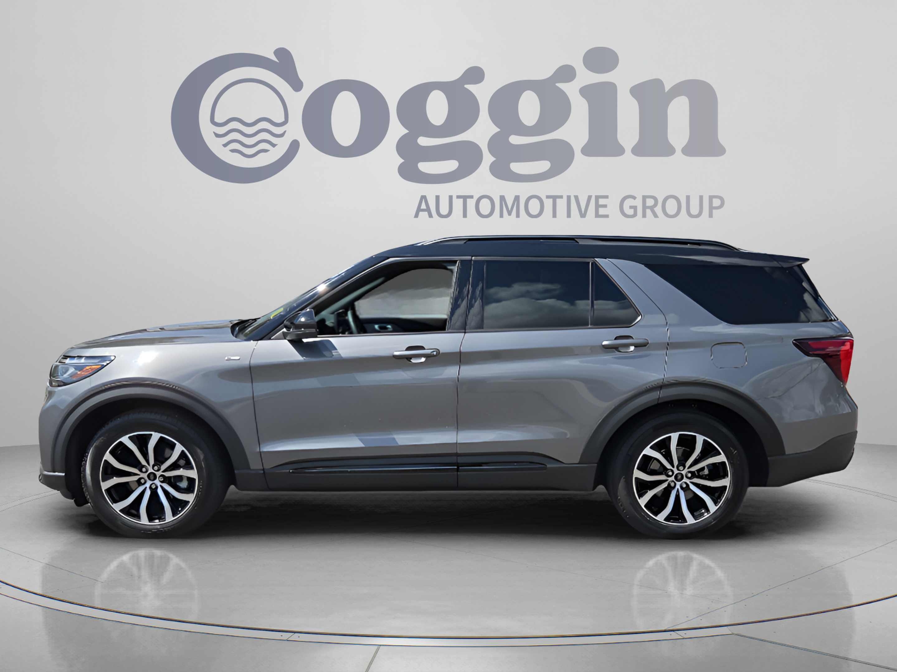 Used 2025 Ford Explorer ST-Line w/ Premium Package RWD image 2